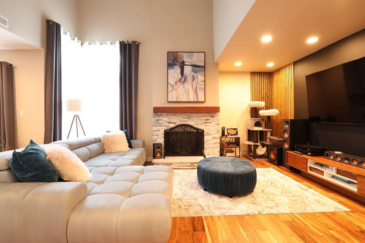 Exterior home photo before professional HDR editing - Des Plaines IL