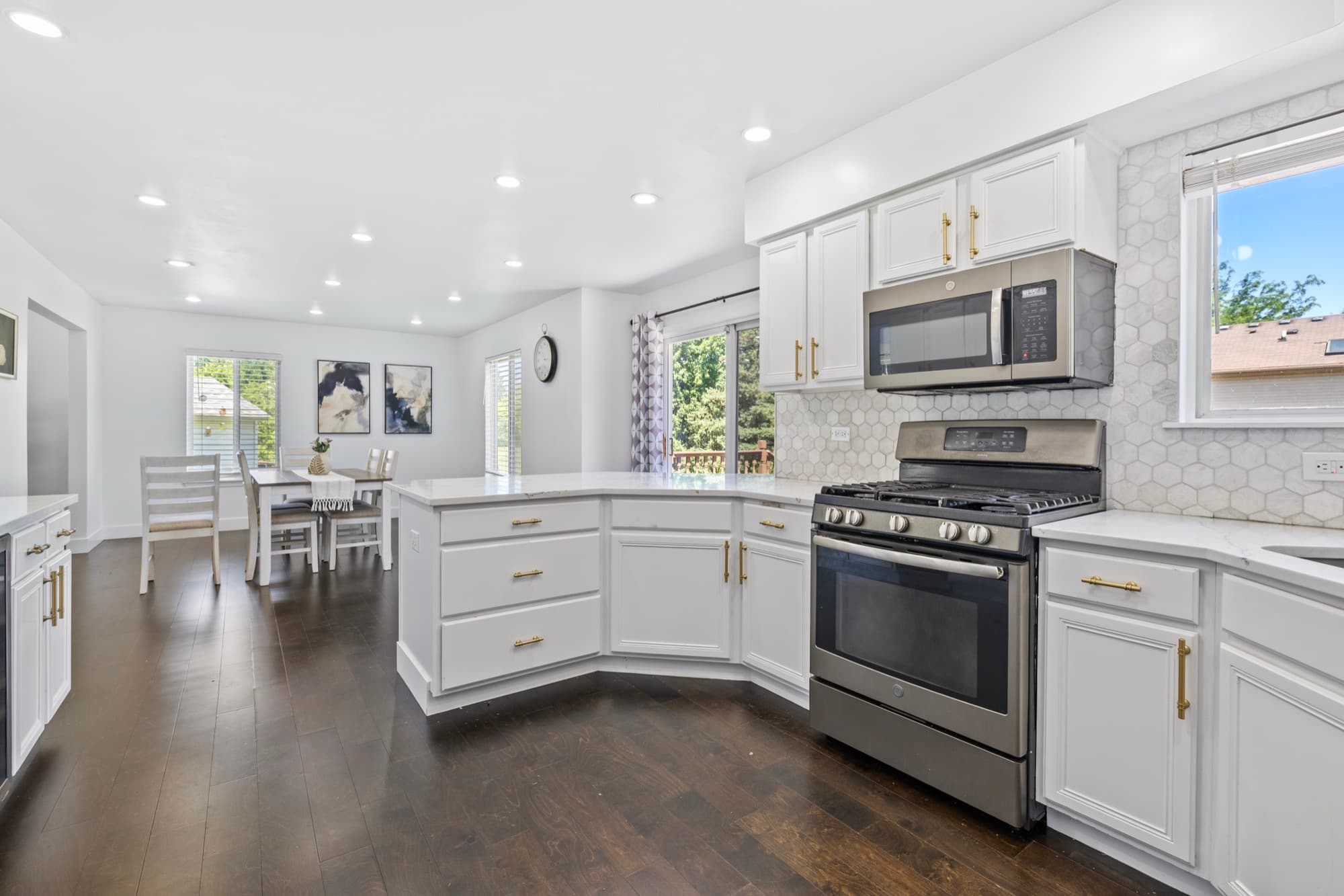 Two-Story Family Home — 2462 Green Valley Ct, Aurora — Aurora — photo 4