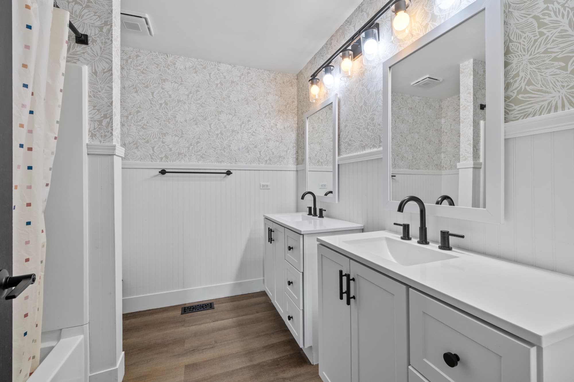Two-Story Family Home — 2462 Green Valley Ct, Aurora — Aurora — photo 10