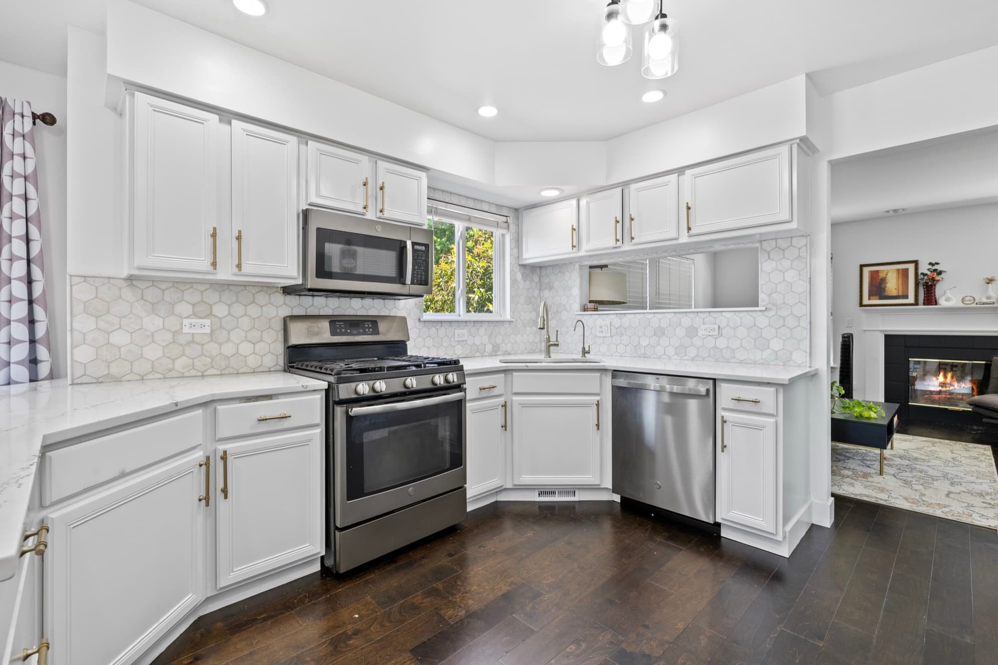 Two-Story Family Home — 2462 Green Valley Ct, Aurora — Aurora — photo 5