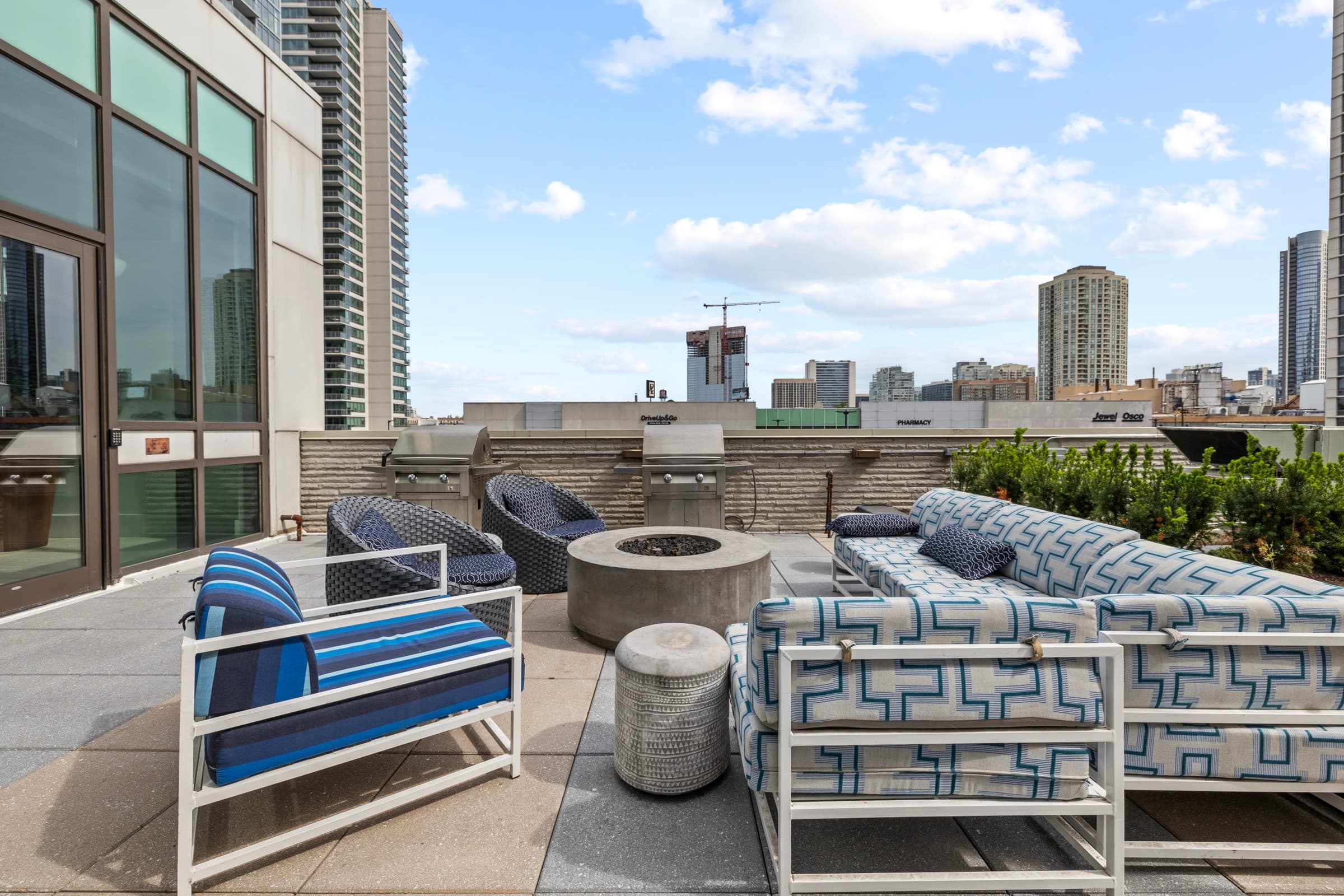 High-Rise Amenities — Downtown Chicago — Chicago — photo 1