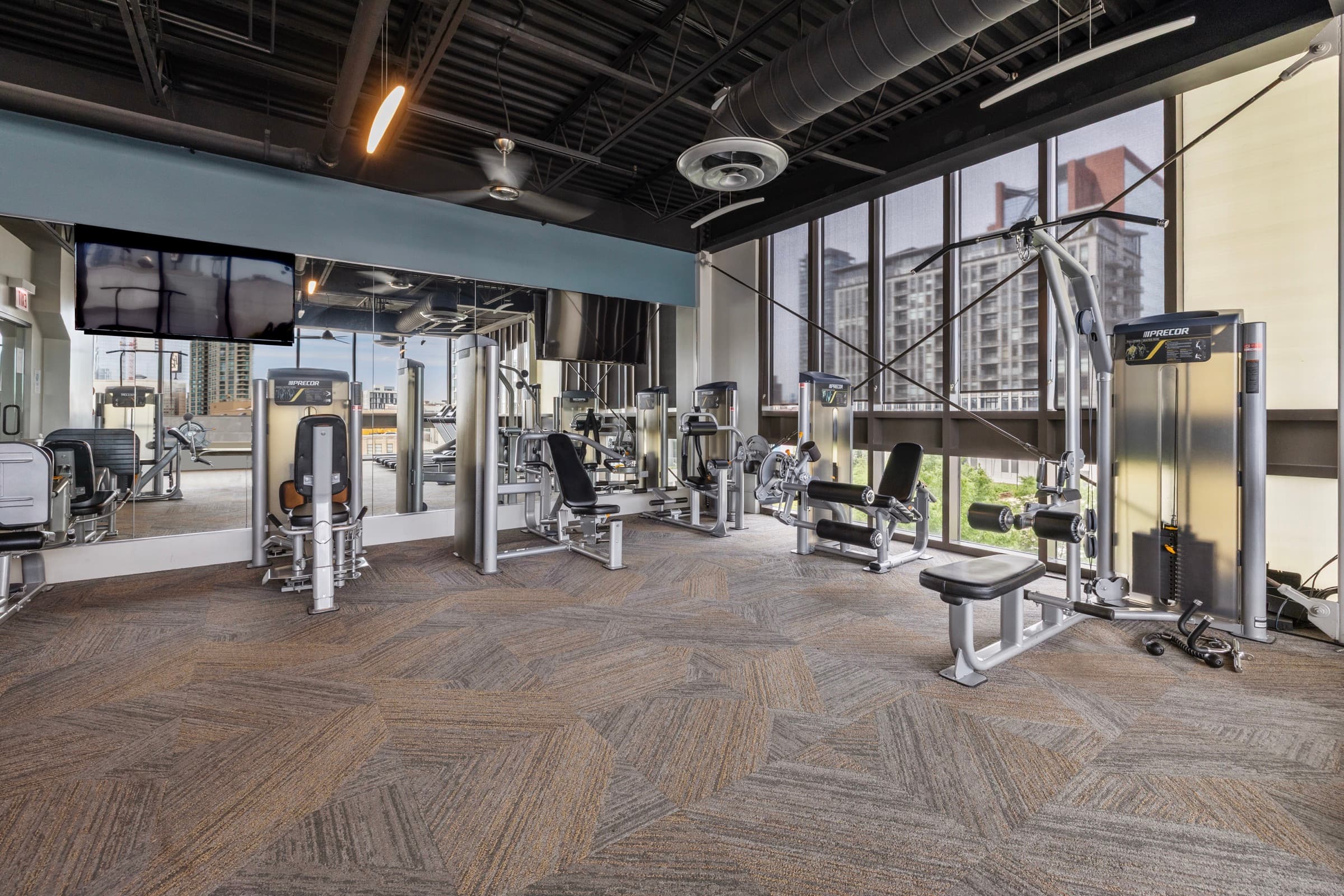 High-Rise Amenities — Downtown Chicago — Chicago — photo 6