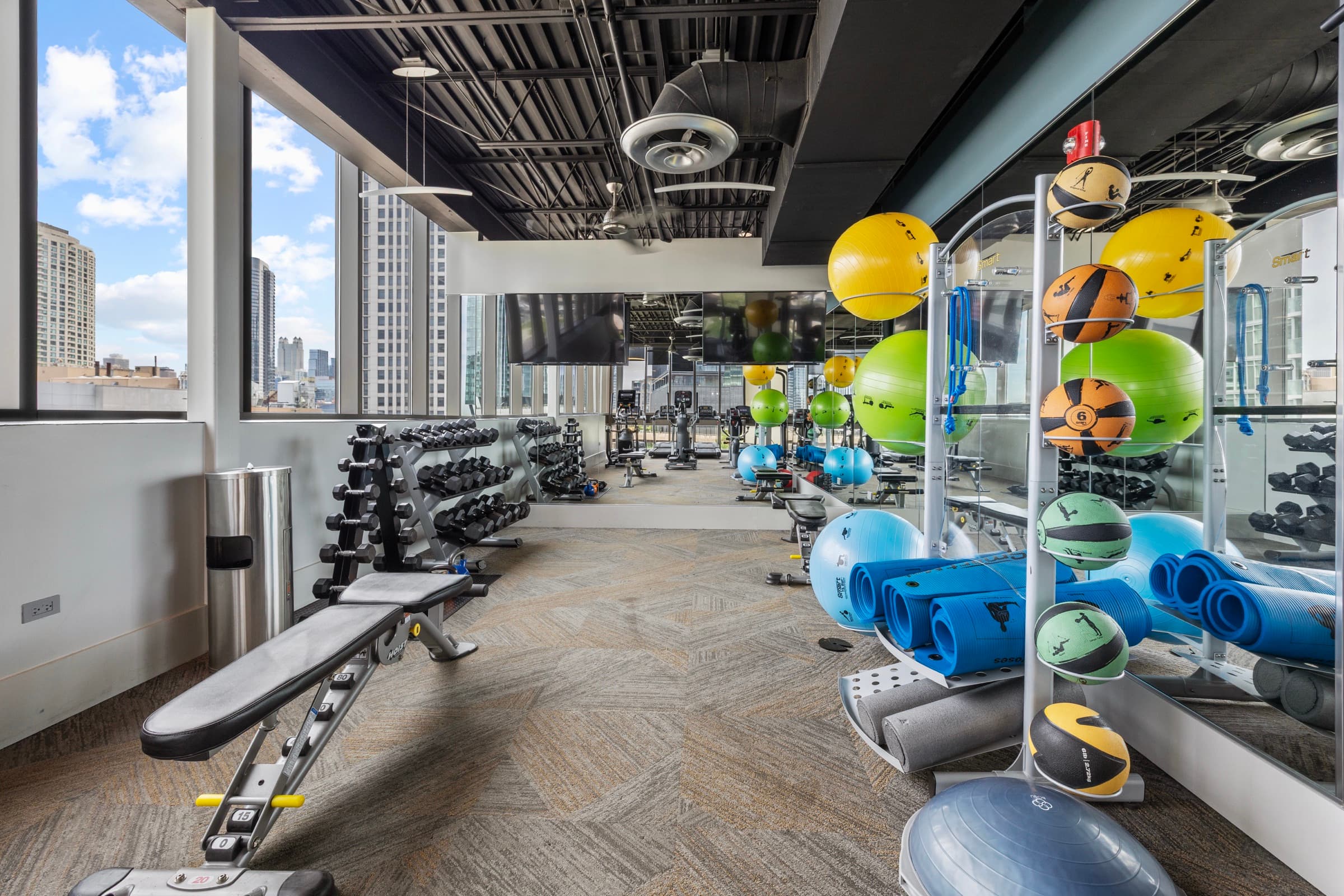 High-Rise Amenities — Downtown Chicago — Chicago — photo 7